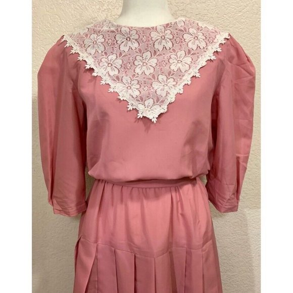 Handmade Vintage 70s/80s Dusty Pink Triangle Lace Bib Pleated Dress - Picture 2 of 7